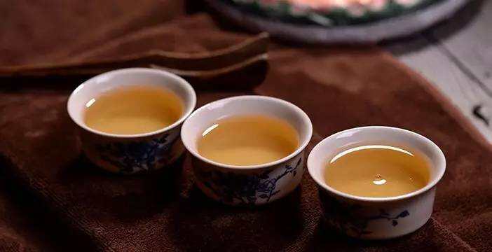 茶叶种类如此多，为何清朝皇帝独宠普洱茶？乾隆皇帝曾写诗笑话陆羽