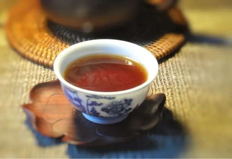 茶汤上悬浮的薄薄“雾”和“油”是什么，能喝吗？