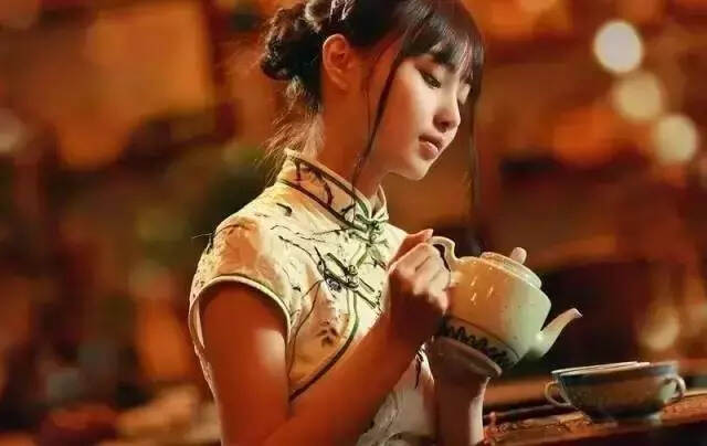 旗袍和茶，是女人一辈子的情人