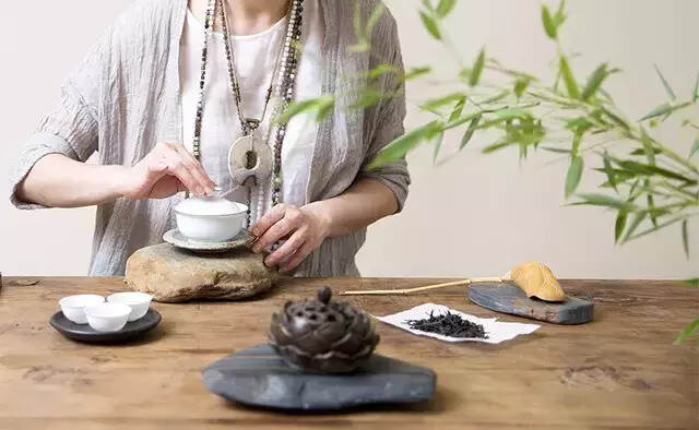 如何像茶艺师一样优雅地泡茶？