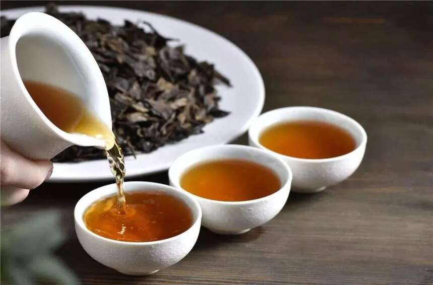 懂得品味茶汤的苦涩味，才是真的会品茶