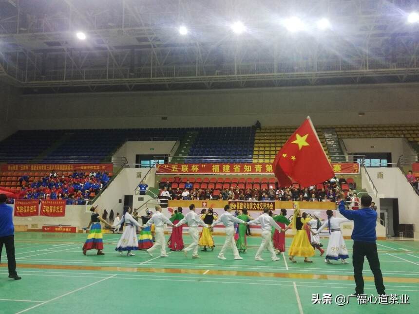 福建省第三届乒乓球比赛现场，广福心道为知青健儿们加油助威