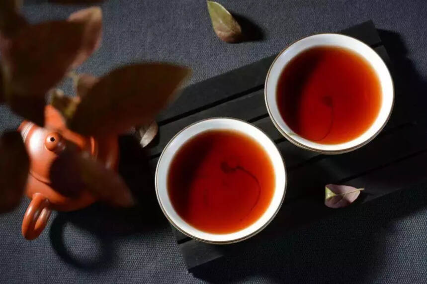 泡茶时茶汤中的“杂质”到底是什么