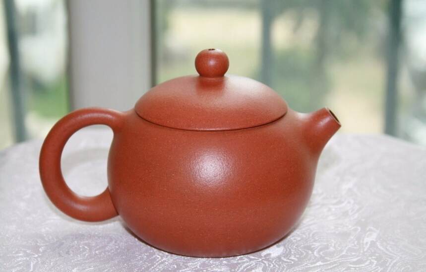 紫砂壶泡茶有讲究，不同泥料的壶适合泡不同的茶