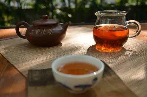 春夏交替，究竟该喝普洱生茶还是普洱熟茶？