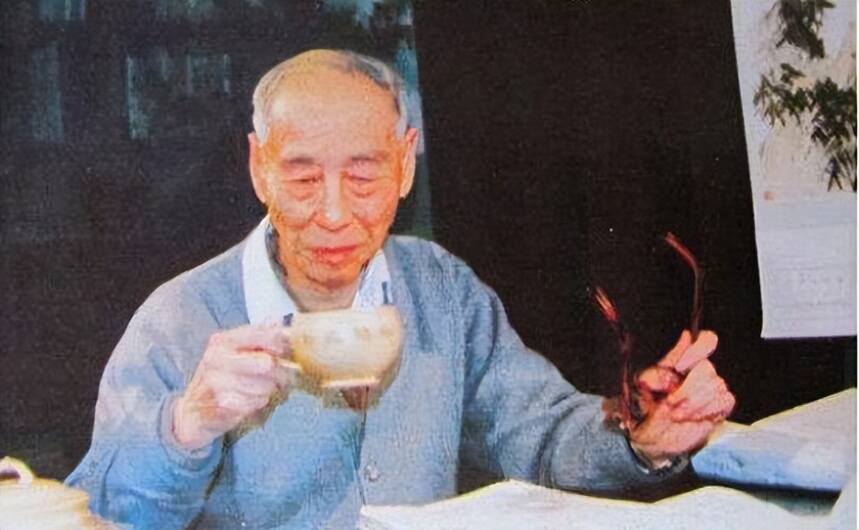 今天是当代茶圣吴觉农诞辰 125 周年，只此青绿，一杯新茶敬茶圣