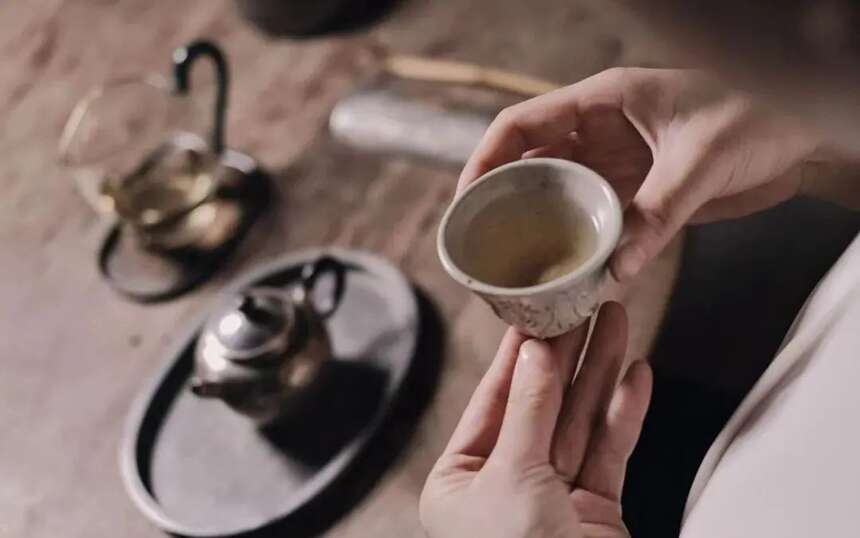 为什么中国人，能爱上茶的苦味