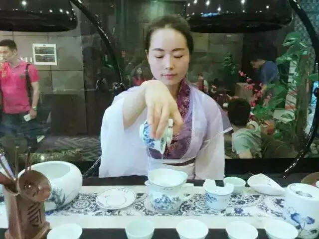 ​第一届中国最美网络茶艺师评选活动耀世登场，赶紧来投一票吧！