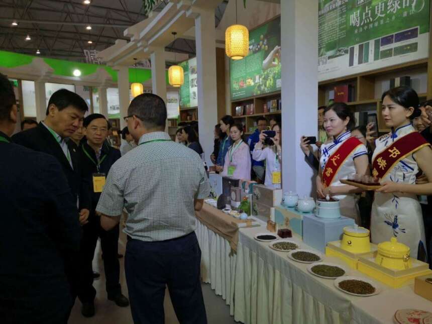 国际茶博会第三天，邛崃黑茶文化节.斗茶大赛之昌泰普洱拍卖会