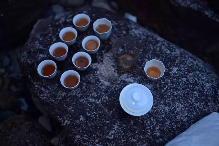一方石，一席茶