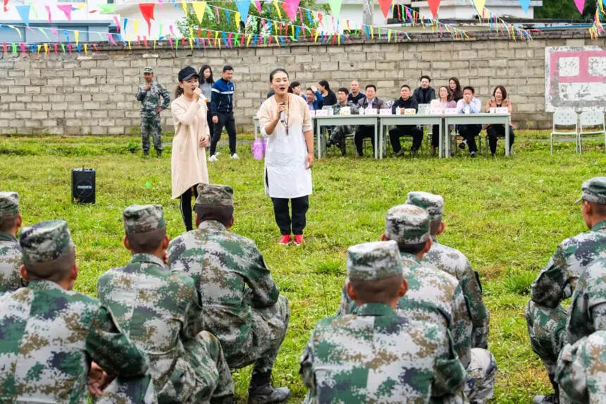 四川省文艺志愿者八一赴甘孜军营慰问人民子弟兵
