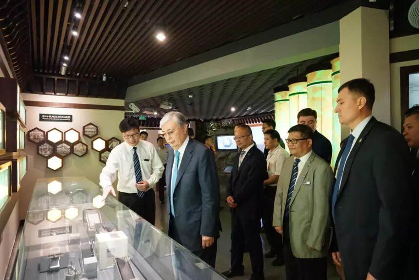 哈萨克斯坦总统托卡耶夫到访中国茶叶博物馆