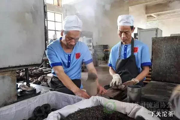「国茶工匠」“制茶大师”李家兴——普洱沱茶手工揉制的传承者
