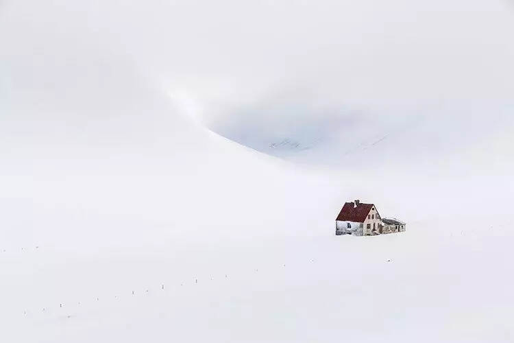 浪漫的雪中小屋