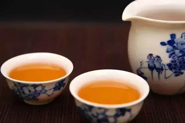 泡茶，用瓷器还是陶器更好喝？