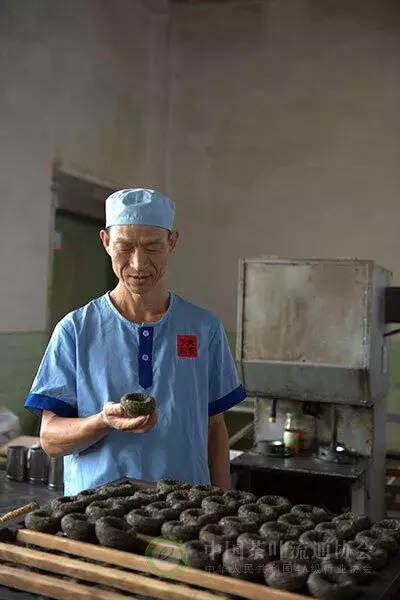 「国茶工匠」“制茶大师”李家兴——普洱沱茶手工揉制的传承者