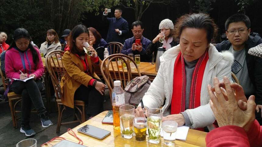 2019茶旅游学，蒋公在智矩寺开讲蒙顶山茶文化