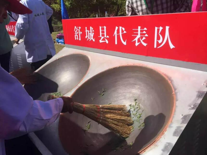 第八届大别山区名优茶传统工艺制作大赛隆重举办
