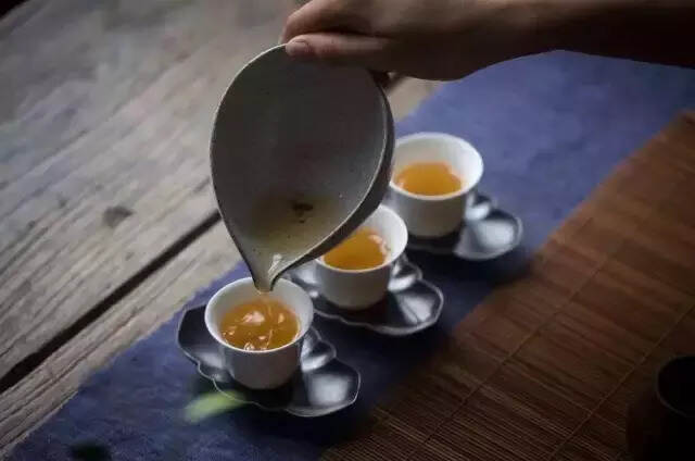 在秋天里泡一壶茶