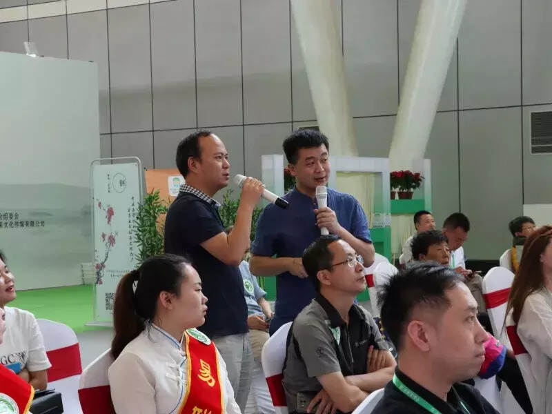 毕老师在2018第八届中国（哈尔滨）春季茶产业博览会营销演讲