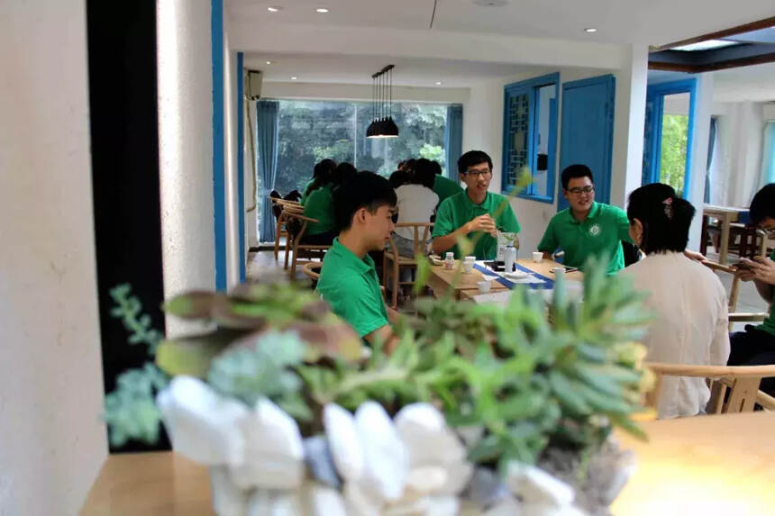 西南石油大学学生到宽和茶馆进行暑期社会实践活动
