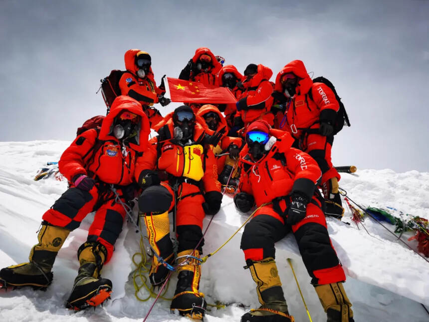 勇者为峰，祝贺2020珠峰高程测量登山队登顶珠峰