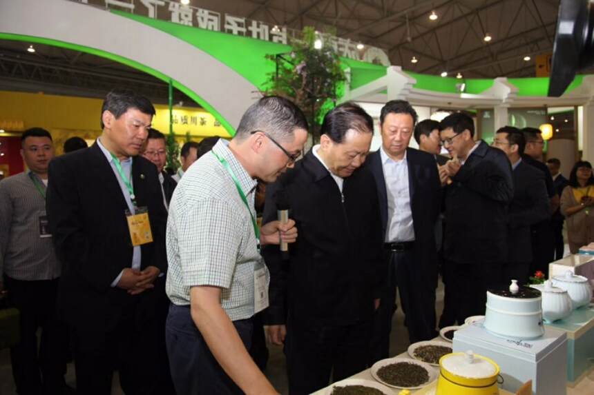 省委书记关注邛崃黑茶，鼓励文君茶业为川茶发展做贡献