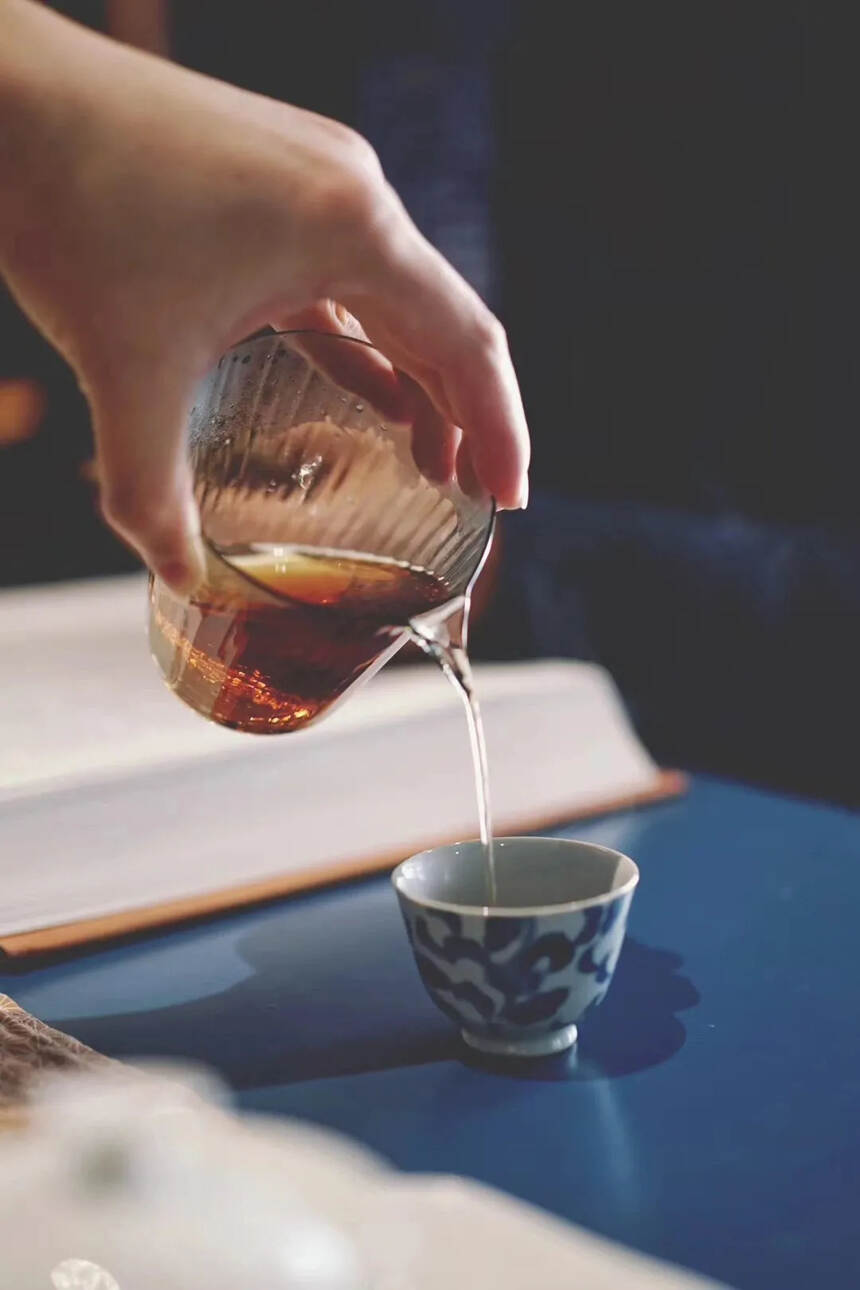 秋已过半，喝杯红茶暖暖身体，六个步骤，教你泡出一杯香醇的茶汤