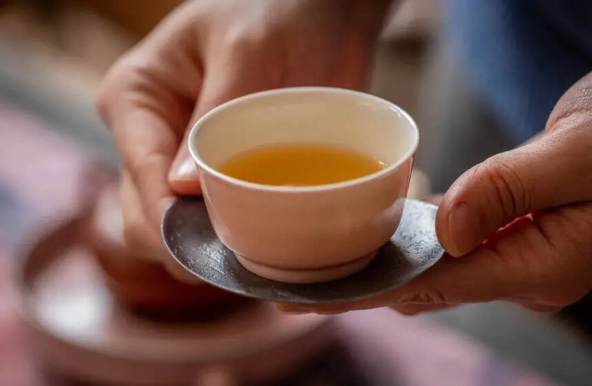 红茶冲泡滋味发酸是正常的么？你该学学如何分辨红茶好坏