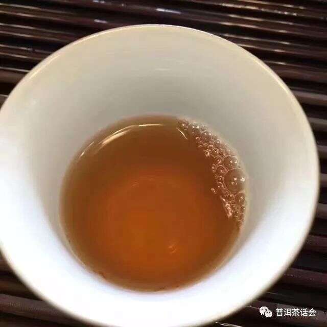 老茶品饮2003年兴海茶厂302批景迈青饼