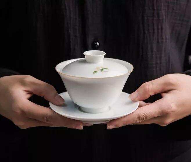 沸水是福鼎白茶品质的照妖镜，茶好不好，一试便知