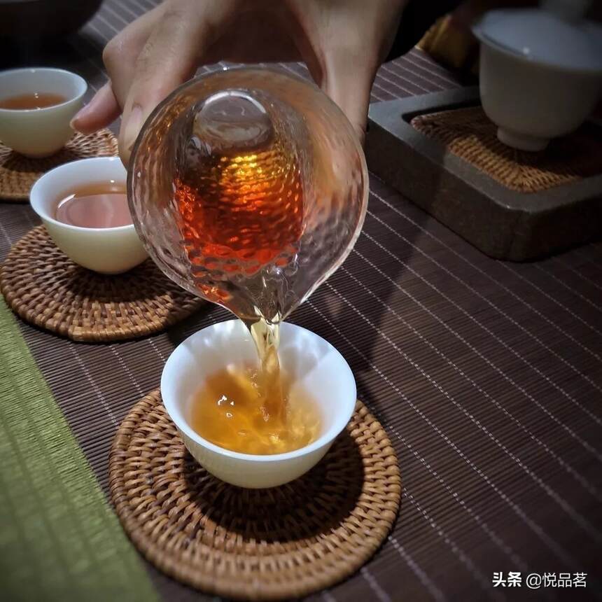 喝茶，是一场跨越一生的修行，悠闲东篱下，心静品好茶