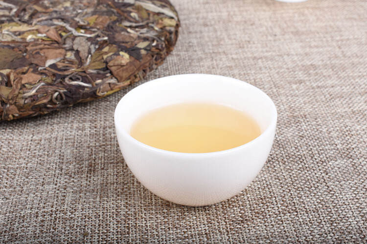 白茶市场火爆的背后，据说市面上90%的福鼎白茶都是假的？