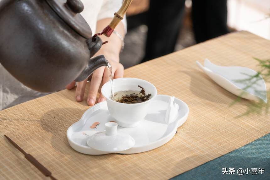 饭桌上怎么会出现“以茶代酒”这种操作的？