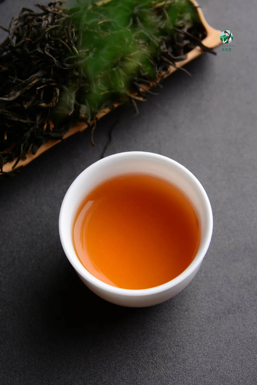 秋天里的“一杯甘醇”，为什么是红茶？