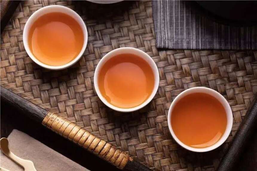 陆羽茶交所科普丨真相了！绿茶、红茶、白茶的根本差别竟然是它…