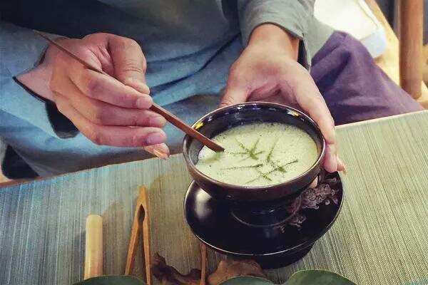 最会喝茶的诗人教你——到底该不该用紫砂壶泡白茶？