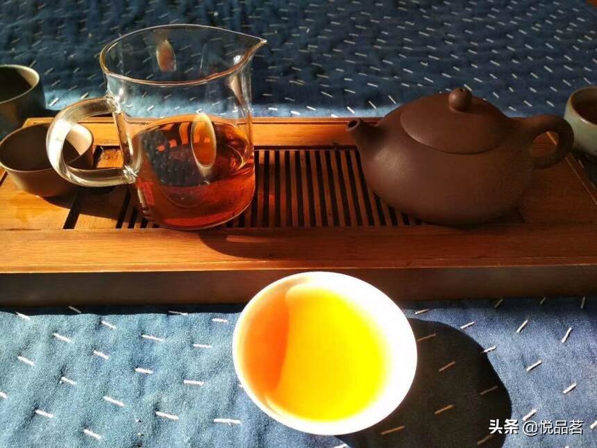 茶如隐逸，酒如豪士，酒以结友，茶当静品