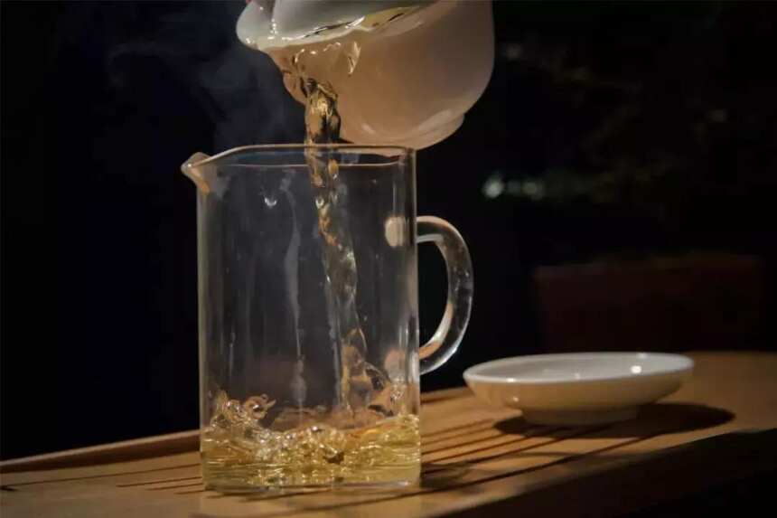 要存好一款福鼎白茶，不仅仅是干燥、密封这么简单，别不在意