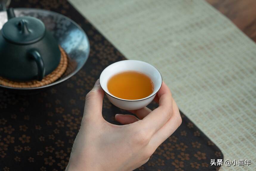 喝茶与饮酒有哪些好处与坏处？年夜饭你是喝茶还是喝酒？