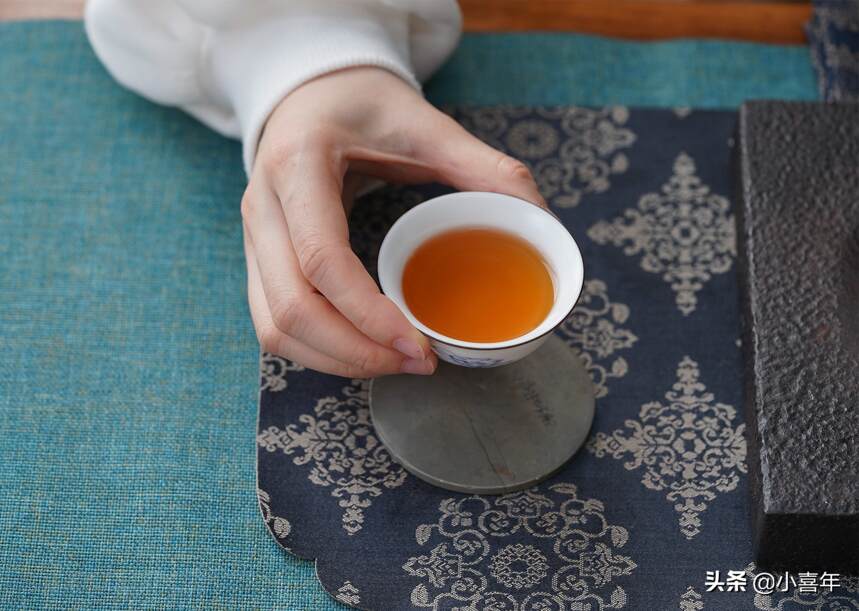 睡眠质量差的人，晚上喝“红茶”行不行？