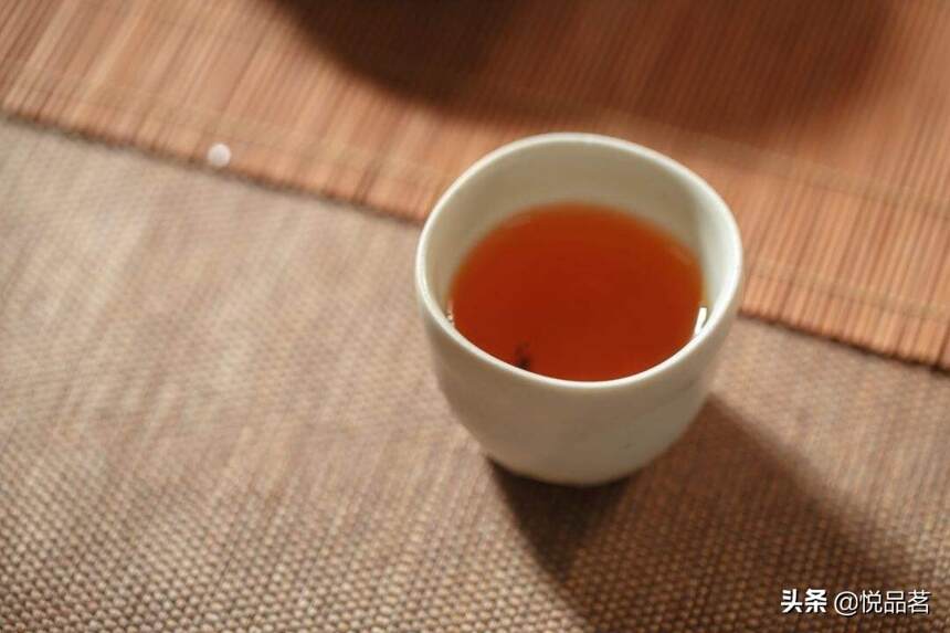 带着一颗无比平凡的心、淡泊的心来喝茶，人与茶便有了共鸣