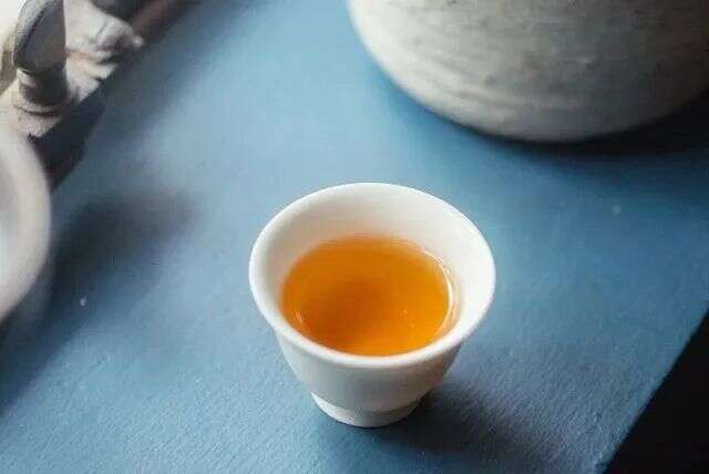 白茶、绿茶、岩茶、红茶，都是越嫩才越好？