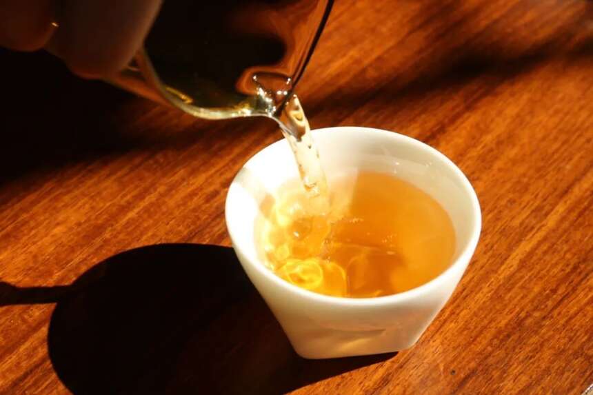 陆羽茶交所分享丨抛开复杂的专业术语，一杯好茶是什么样子的？