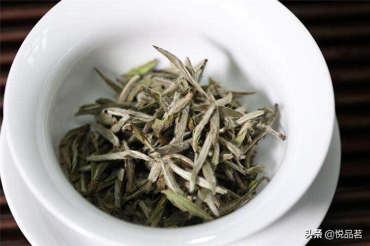 白毫银针属于绿茶吗？白毫银针是什么茶类？是发酵过的茶吗？