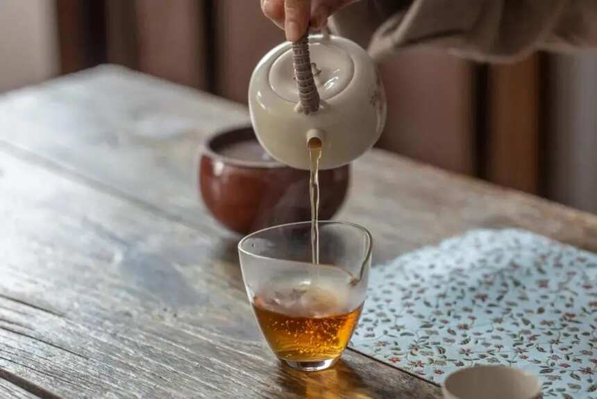 从滋味到香气，红茶基本知识一网打尽，送茶礼更省心