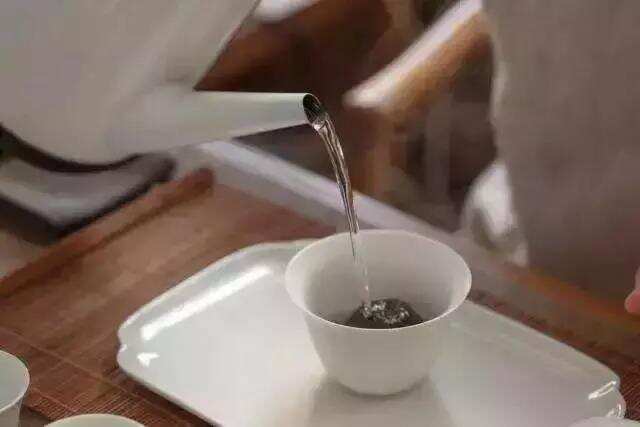 茶友必看省钱秘诀：有些碎的福鼎白茶，该怎么冲泡？
