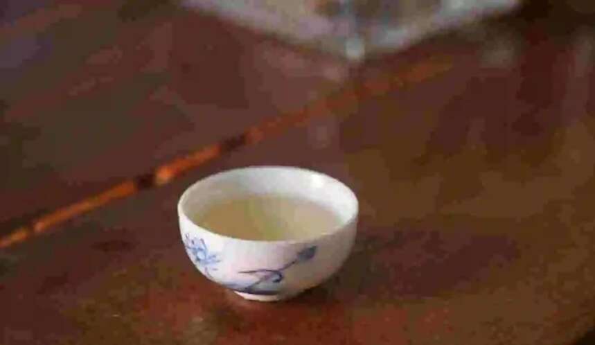 中国茶界最残酷的现实：库存200万吨，但很多人根本喝不起茶