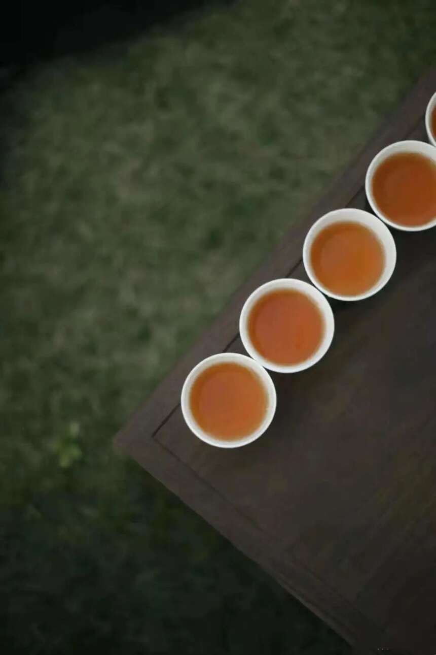 对于比较碎的岩茶，要不要在冲泡时增加投茶量？