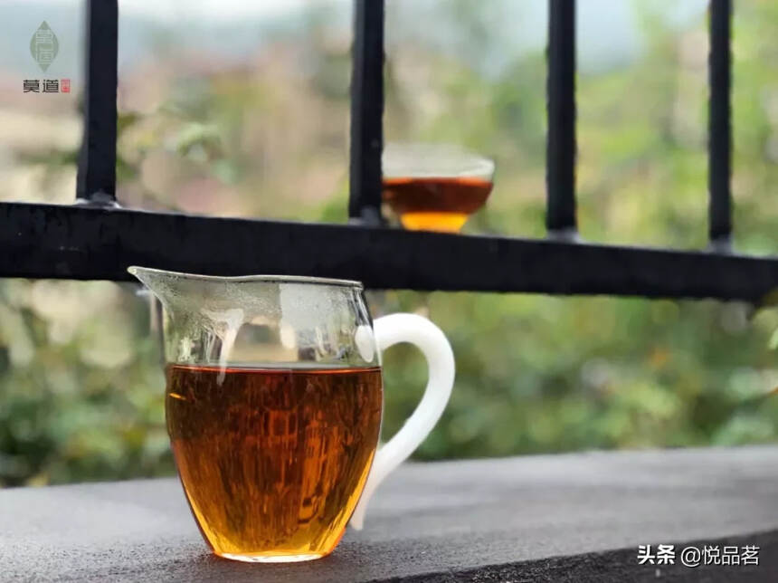 无论风里，雨里，愿有一杯茶在等你，愿等你的茶，永远温热的